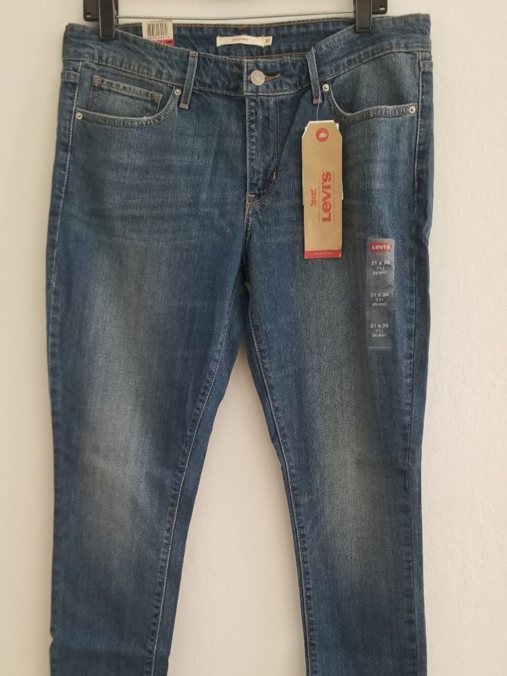 Levi’s 711 Skinny 188810095 Jeans Juniors Brand New with Tags Medium Blue